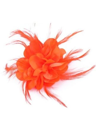 Oranje Bloem op speld met veertjes