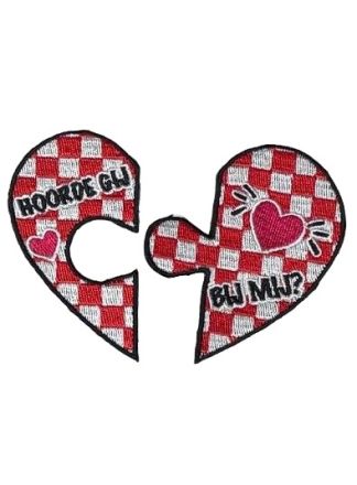 Strijkembleem HOORDE GIJ -- BIJ MIJ (2 hartjes 7cm.)