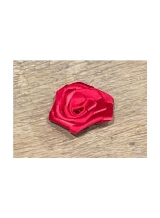 Klein rood roosje aan speld 3cm.