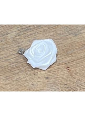 Klein wit roosje aan speld 3cm.