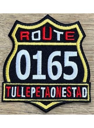 Strijkembleem ROUTE 0165 Tullepetaonestad (7x7cm.)